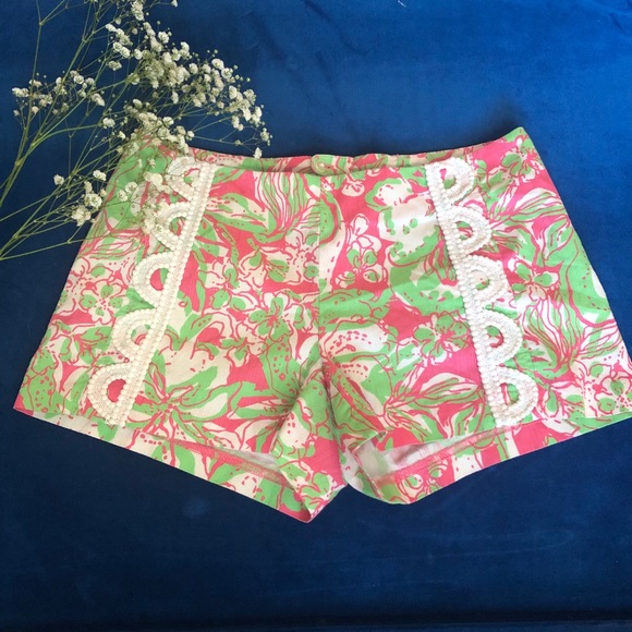 Lilly Pulitzer Liza “Forgot My Trunks”
Shorts - Picture 5 of 8